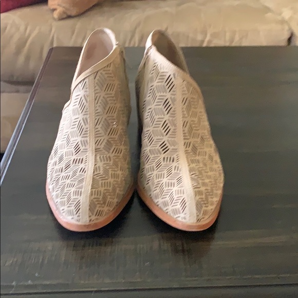 1.State 9.5m ankle bootie - Picture 3 of 4